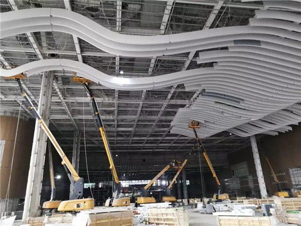 直臂式高空作業車